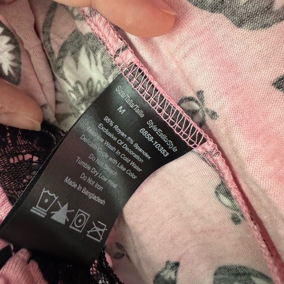 Floral Pink and Black Women's Sleepwear shorts Set - Picture 10 of 12